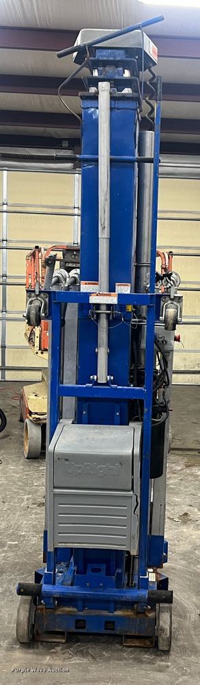 image for item JU9685 Up Right UL40  vertical lift