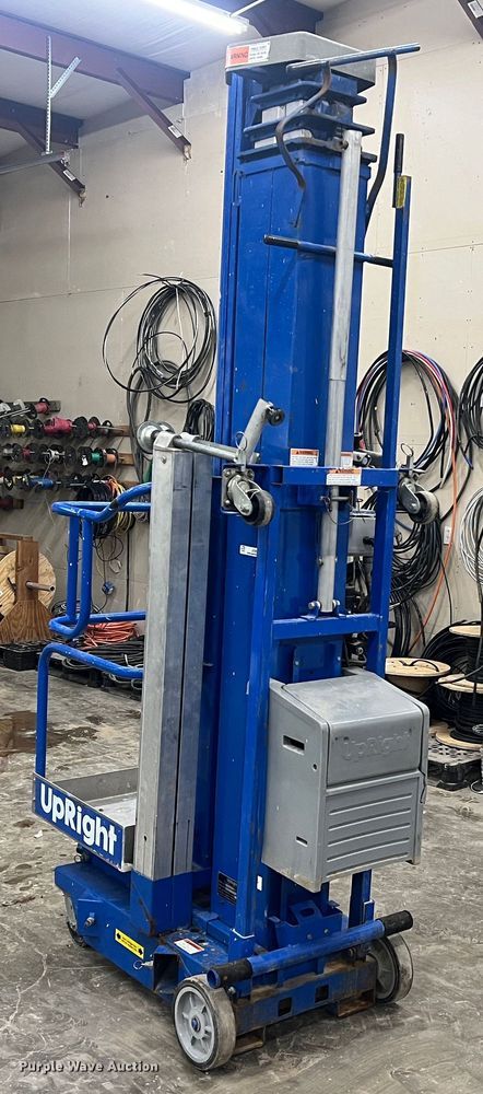image for item JU9685 Up Right UL40  vertical lift