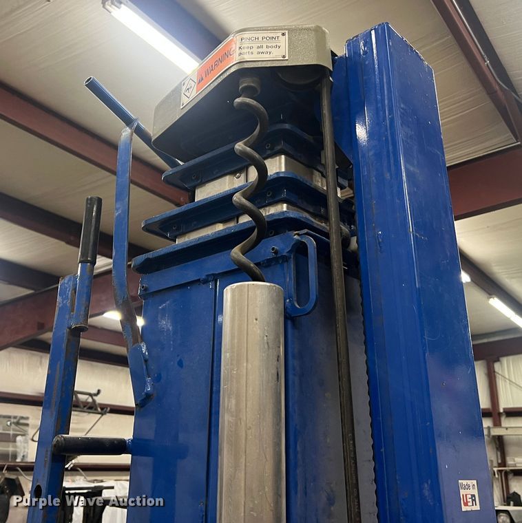 image for item JU9685 Up Right UL40  vertical lift