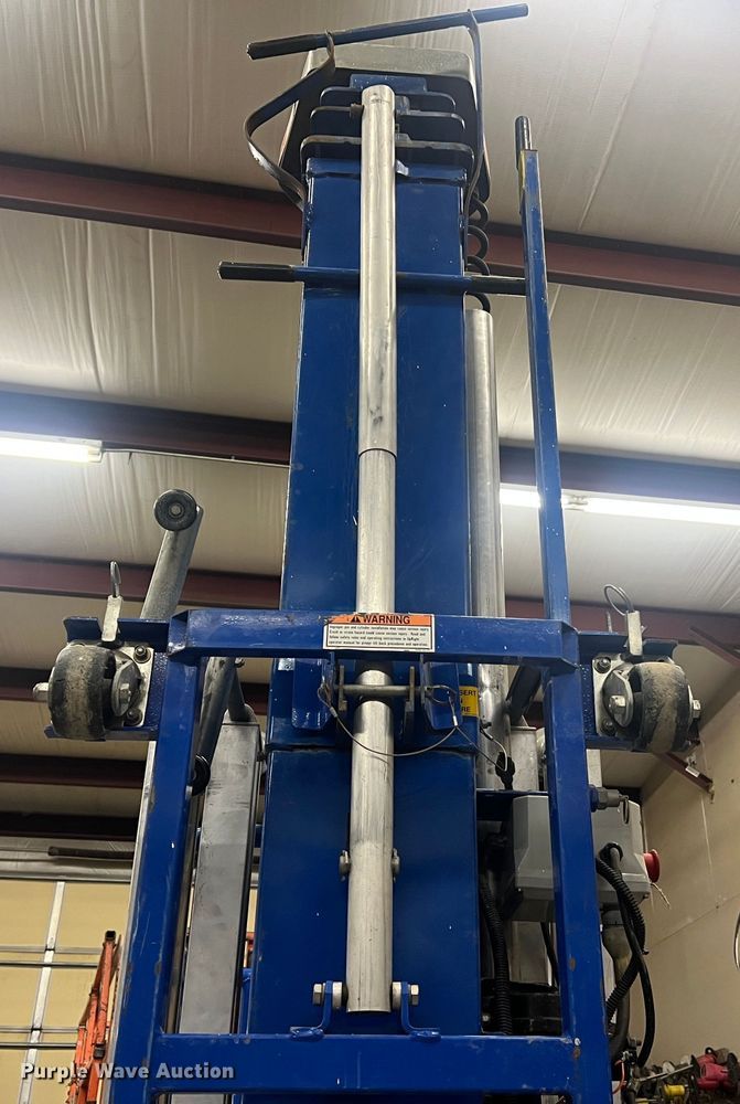 image for item JU9685 Up Right UL40  vertical lift