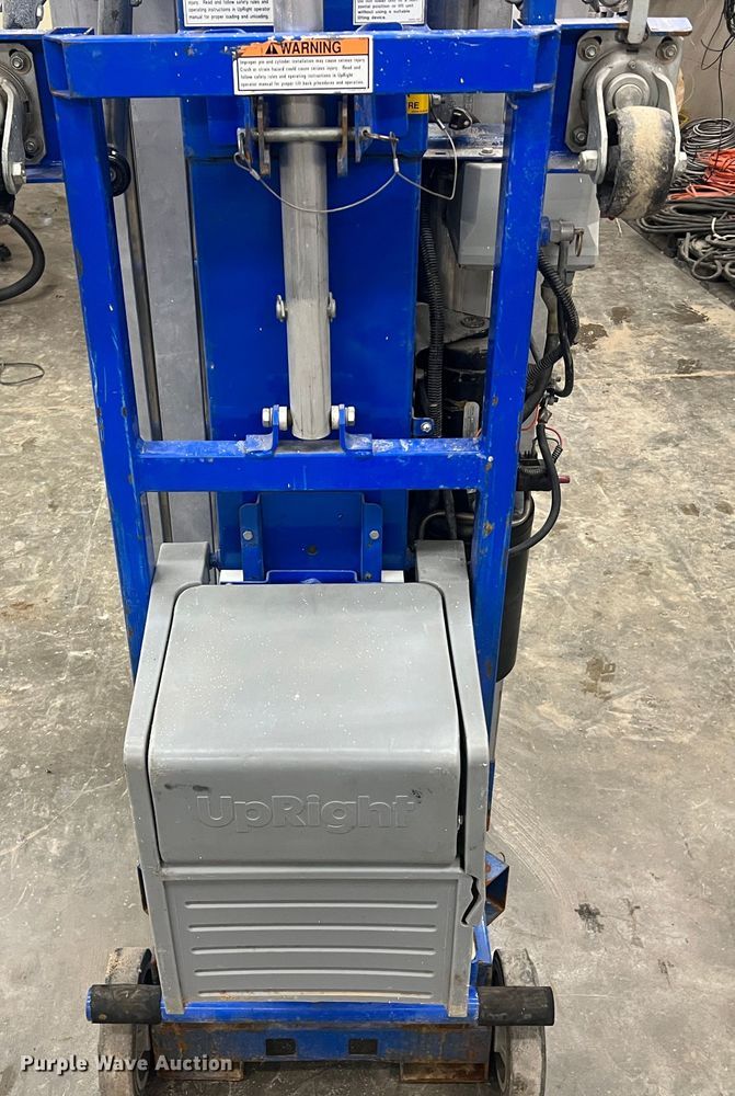 image for item JU9685 Up Right UL40  vertical lift