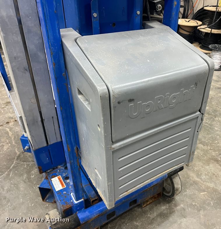 image for item JU9685 Up Right UL40  vertical lift