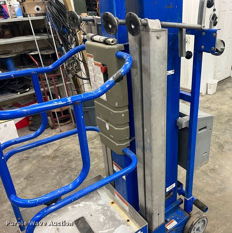 image for item JU9685 Up Right UL40  vertical lift