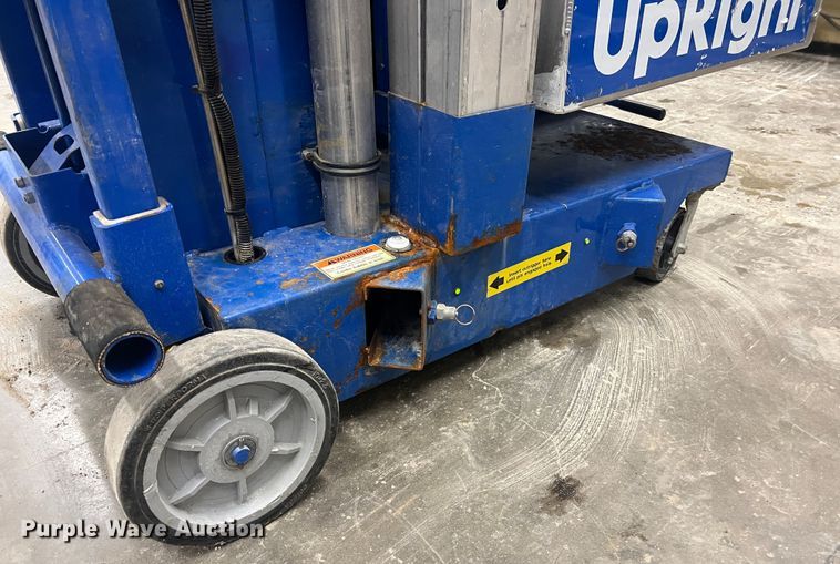 image for item JU9685 Up Right UL40  vertical lift