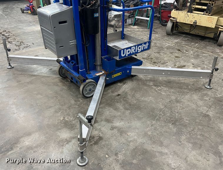 image for item JU9685 Up Right UL40  vertical lift