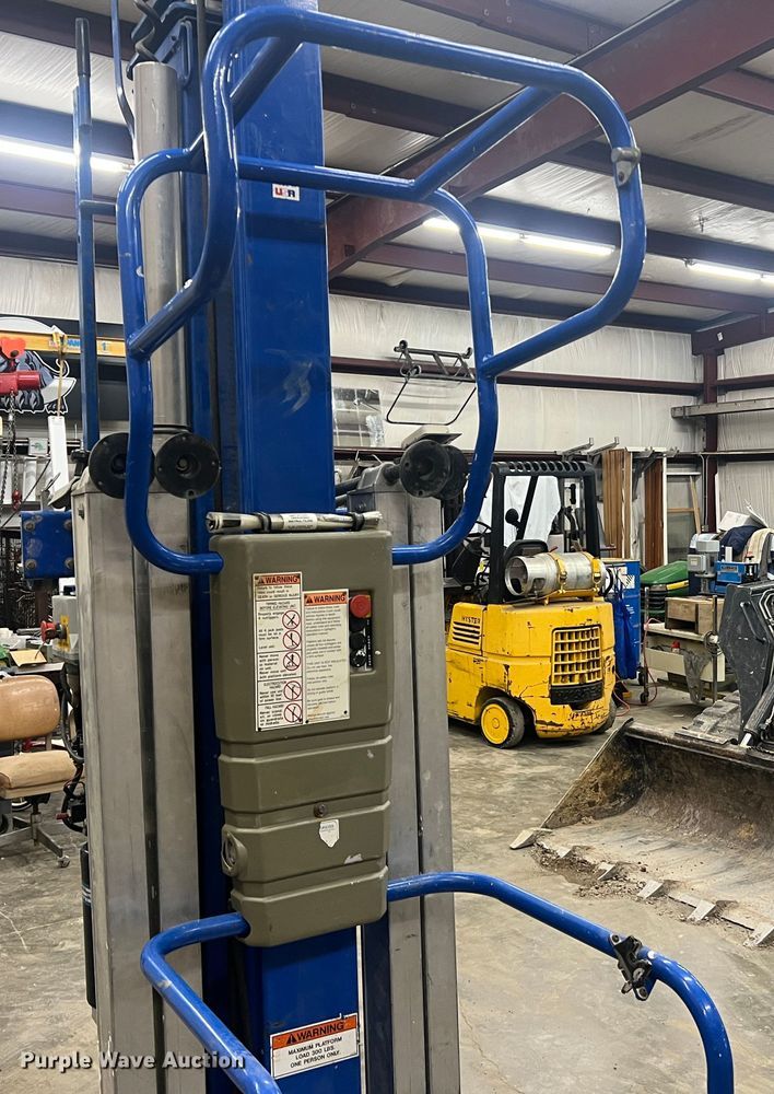 image for item JU9685 Up Right UL40  vertical lift