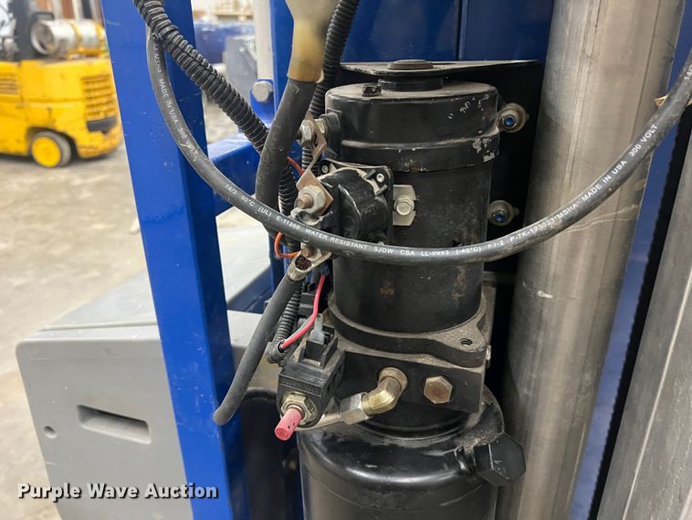 image for item JU9685 Up Right UL40  vertical lift