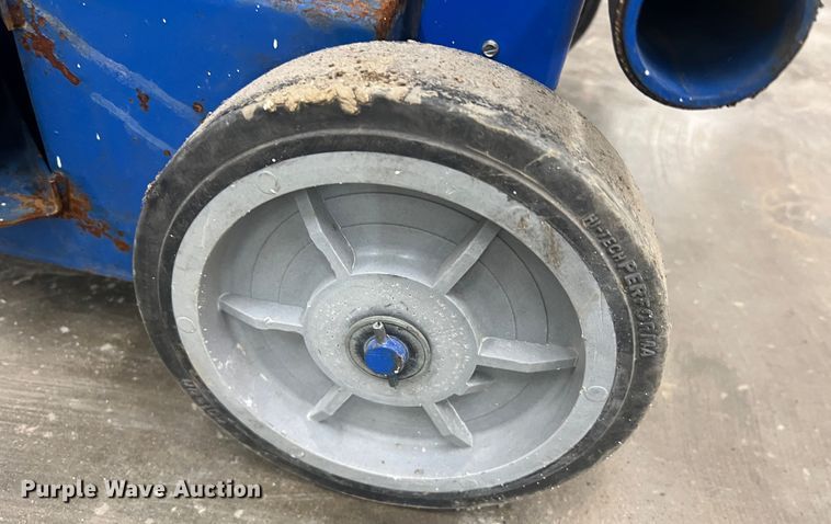 image for item JU9685 Up Right UL40  vertical lift