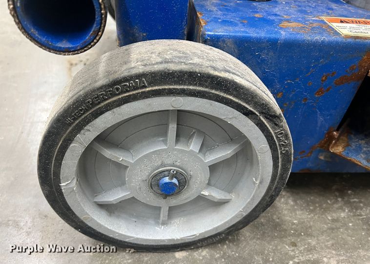 image for item JU9685 Up Right UL40  vertical lift