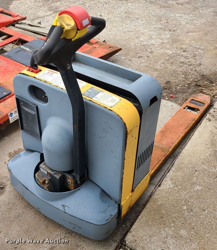 image for item JW9747 Hyster W40Z  electric pallet jack