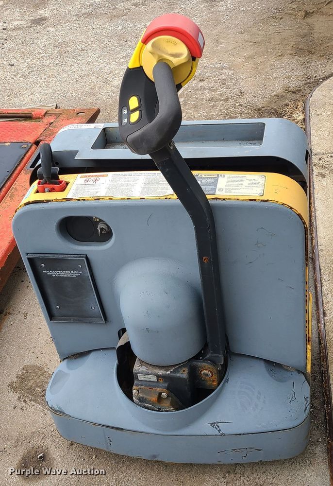 image for item JW9747 Hyster W40Z  electric pallet jack