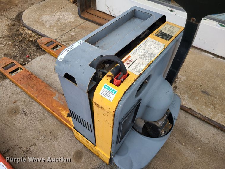 image for item JW9747 Hyster W40Z  electric pallet jack