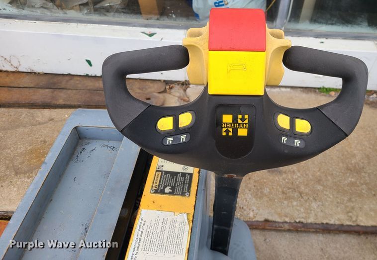 image for item JW9747 Hyster W40Z  electric pallet jack