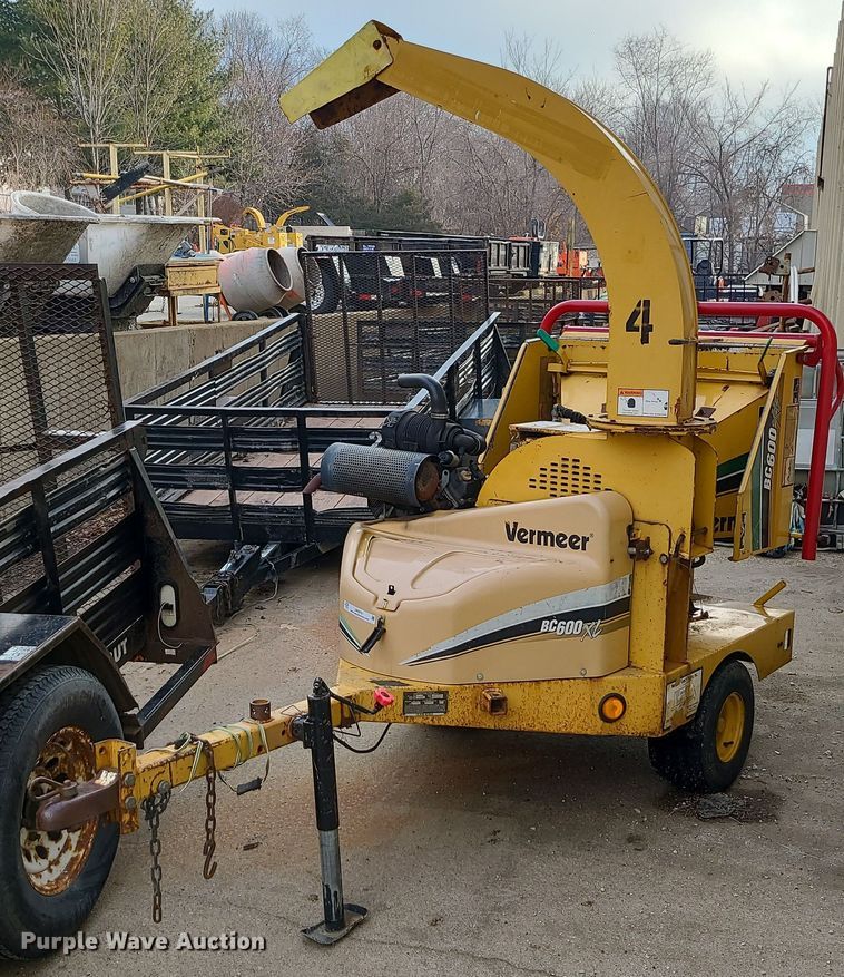 image for item JW9751 2007 Vermeer BC600XL  wood chipper