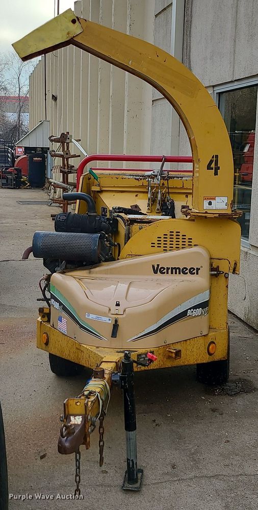 image for item JW9751 2007 Vermeer BC600XL  wood chipper