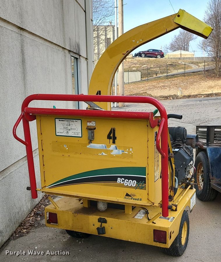 image for item JW9751 2007 Vermeer BC600XL  wood chipper