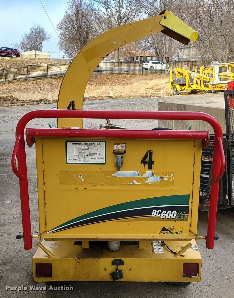 image for item JW9751 2007 Vermeer BC600XL  wood chipper