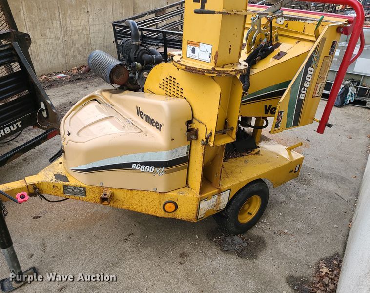image for item JW9751 2007 Vermeer BC600XL  wood chipper