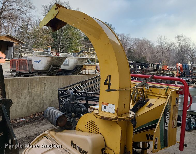 image for item JW9751 2007 Vermeer BC600XL  wood chipper