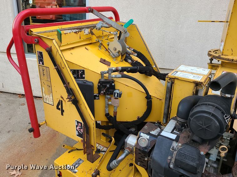 image for item JW9751 2007 Vermeer BC600XL  wood chipper