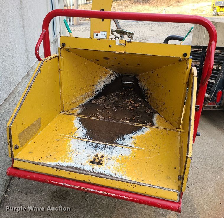 image for item JW9751 2007 Vermeer BC600XL  wood chipper