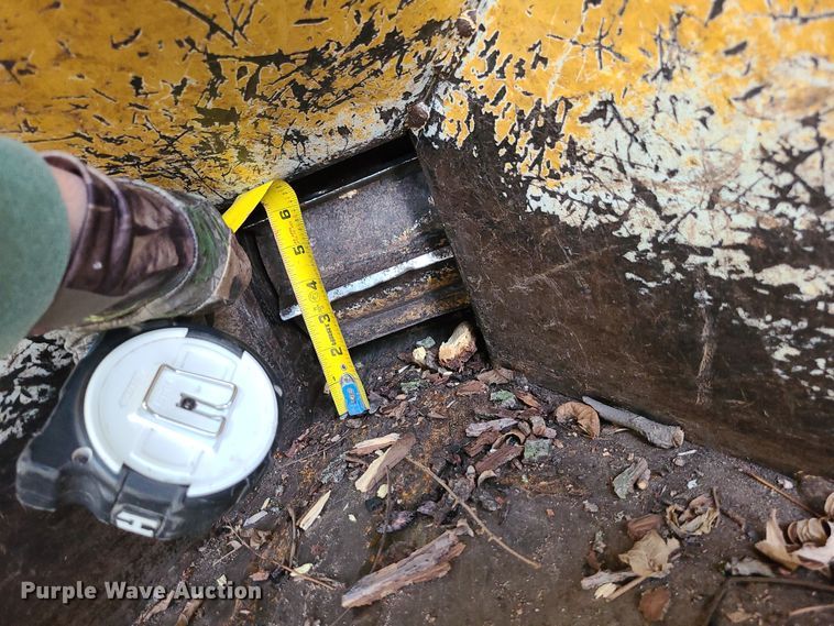 image for item JW9751 2007 Vermeer BC600XL  wood chipper