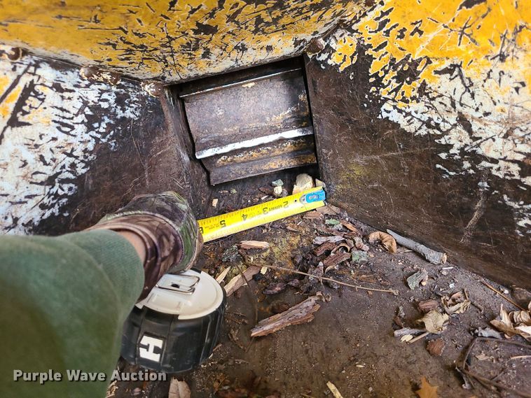 image for item JW9751 2007 Vermeer BC600XL  wood chipper