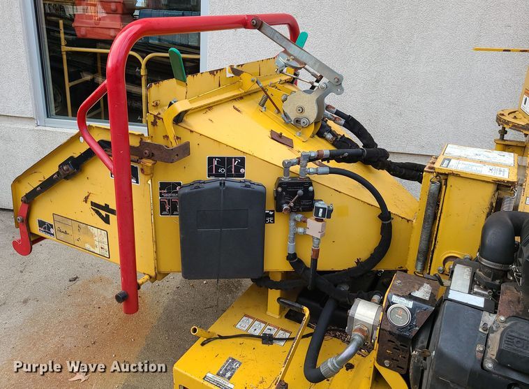 image for item JW9751 2007 Vermeer BC600XL  wood chipper