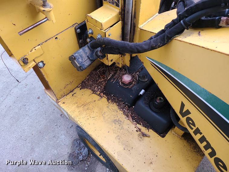image for item JW9751 2007 Vermeer BC600XL  wood chipper