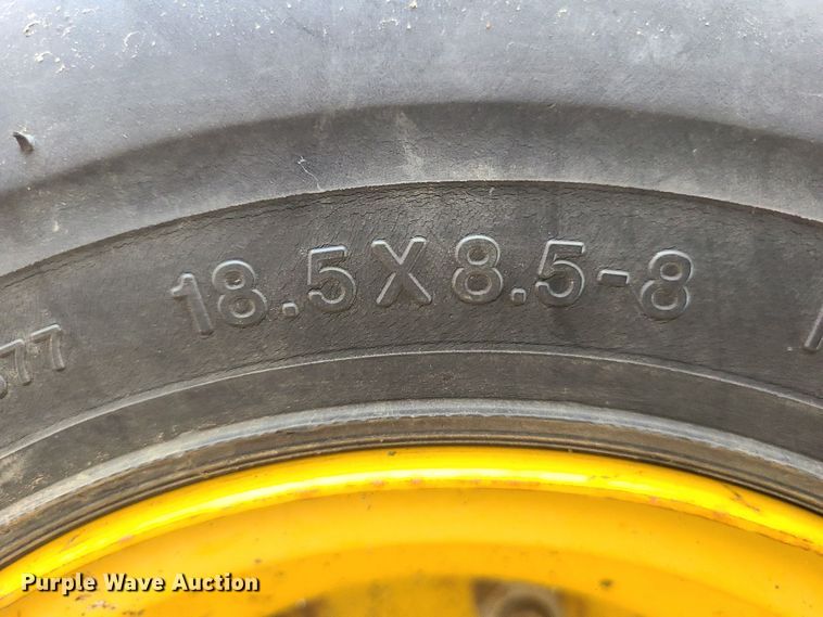 image for item JW9751 2007 Vermeer BC600XL  wood chipper