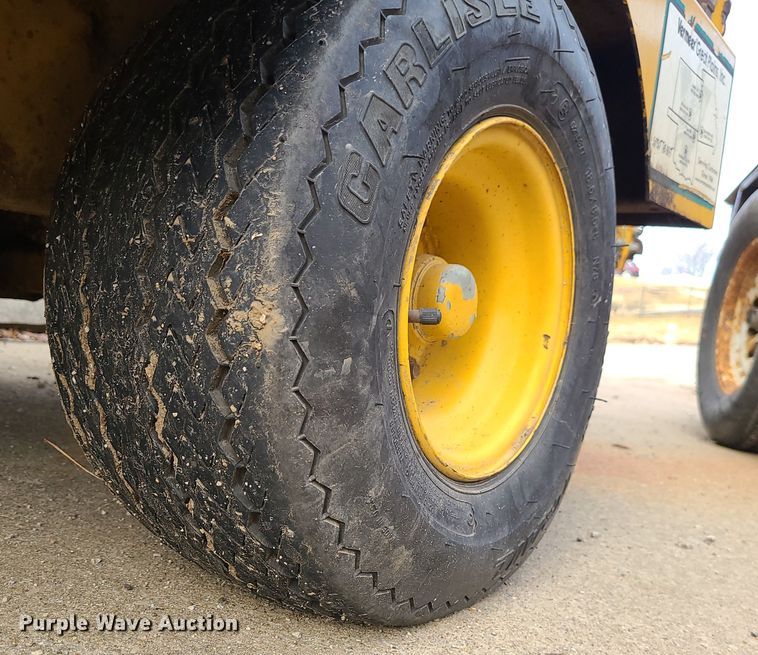 image for item JW9751 2007 Vermeer BC600XL  wood chipper