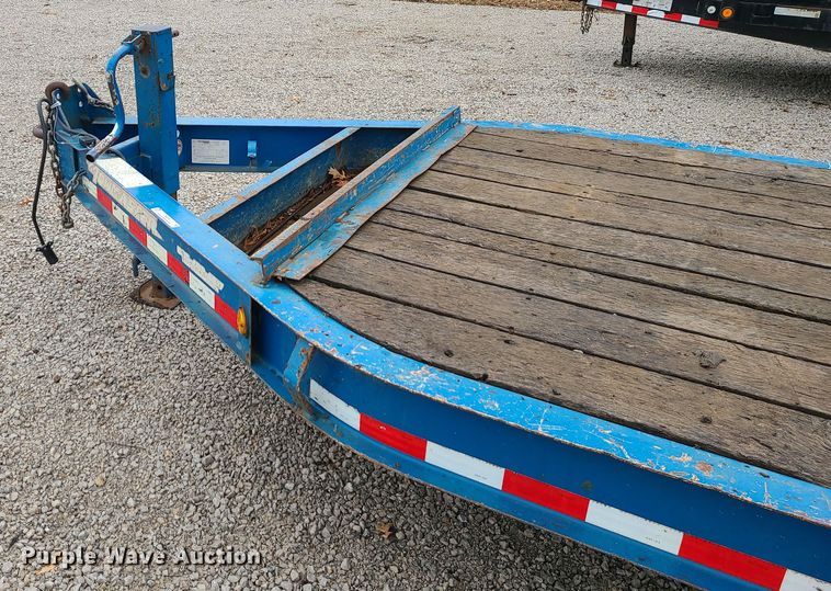 image for item JW9757 2015 Towmaster  equipment trailer