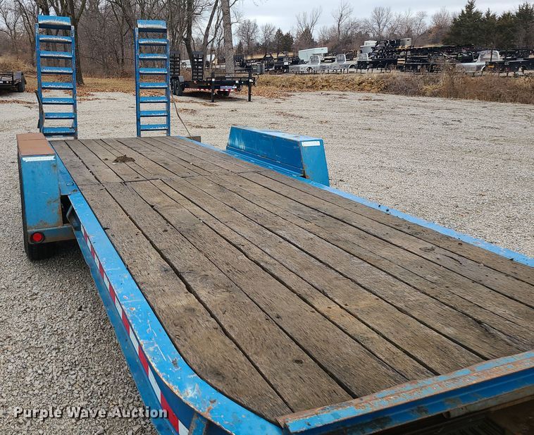 image for item JW9757 2015 Towmaster  equipment trailer