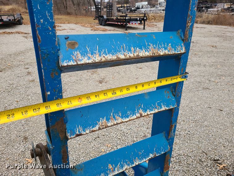 image for item JW9757 2015 Towmaster  equipment trailer