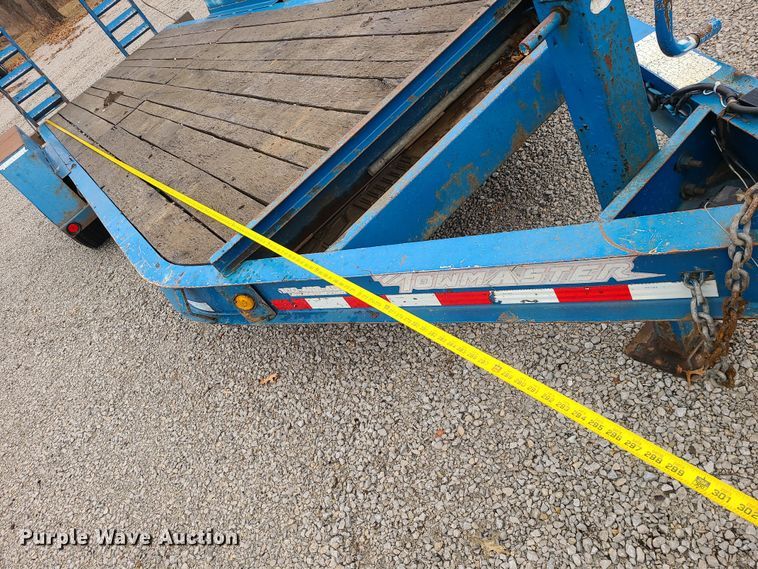 image for item JW9757 2015 Towmaster  equipment trailer