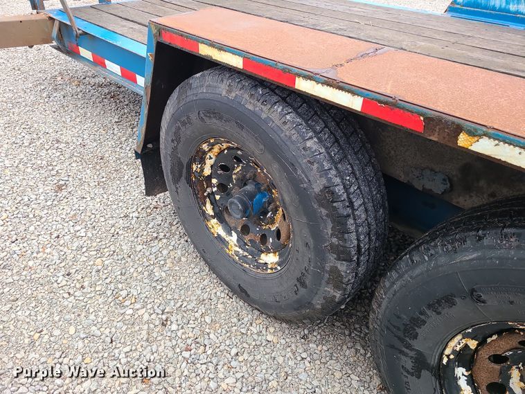 image for item JW9757 2015 Towmaster  equipment trailer