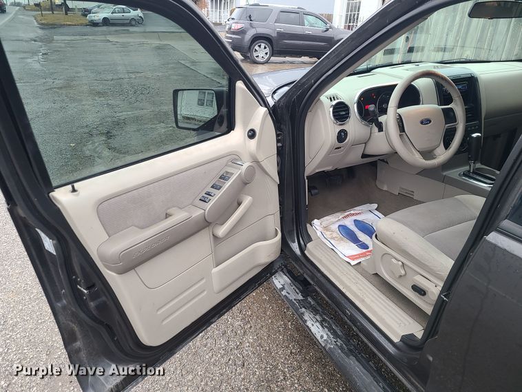 image for item JW9760 2007 Ford Explorer XLT  SUV