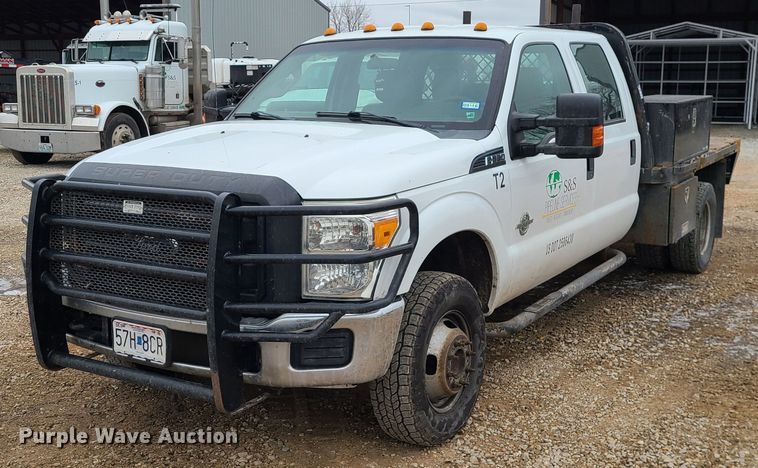 image for item JW9772 2013 Ford F350 Super Duty  Crew Cab flatbed pickup truck