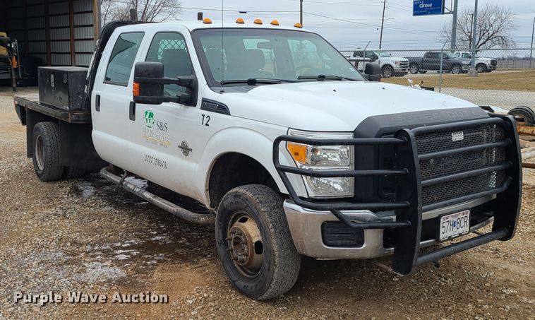 image for item JW9772 2013 Ford F350 Super Duty  Crew Cab flatbed pickup truck