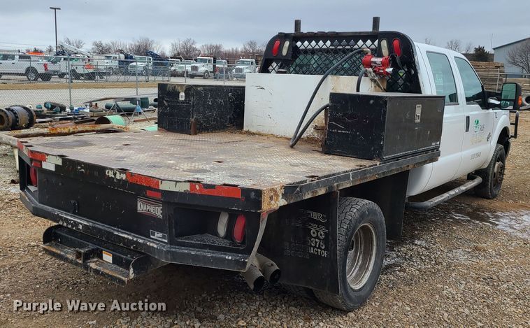 image for item JW9772 2013 Ford F350 Super Duty  Crew Cab flatbed pickup truck