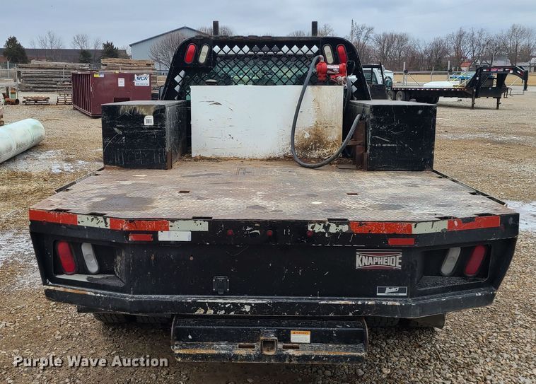 image for item JW9772 2013 Ford F350 Super Duty  Crew Cab flatbed pickup truck