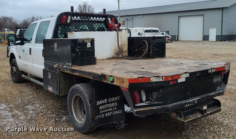 image for item JW9772 2013 Ford F350 Super Duty  Crew Cab flatbed pickup truck