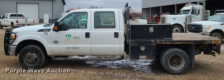 image for item JW9772 2013 Ford F350 Super Duty  Crew Cab flatbed pickup truck