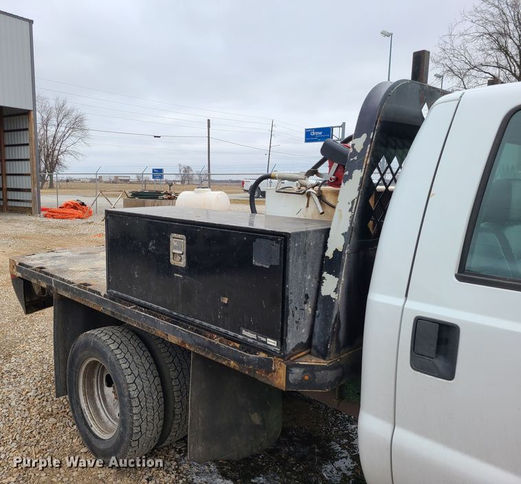 image for item JW9772 2013 Ford F350 Super Duty  Crew Cab flatbed pickup truck