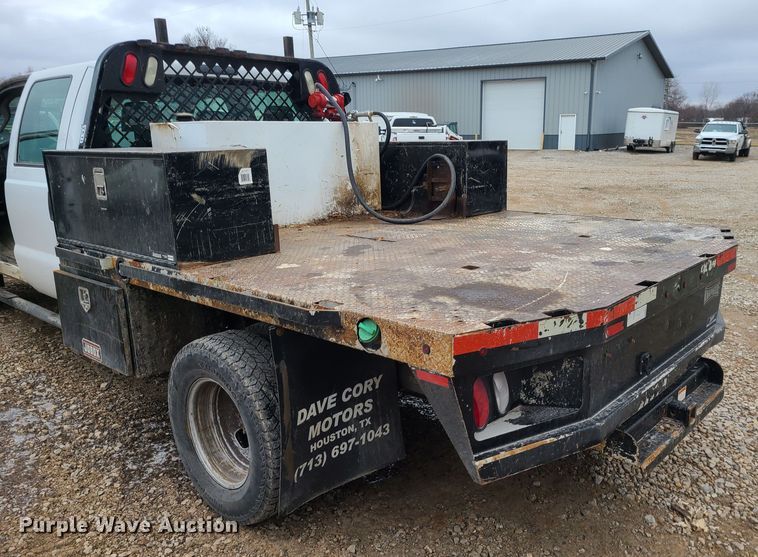 image for item JW9772 2013 Ford F350 Super Duty  Crew Cab flatbed pickup truck