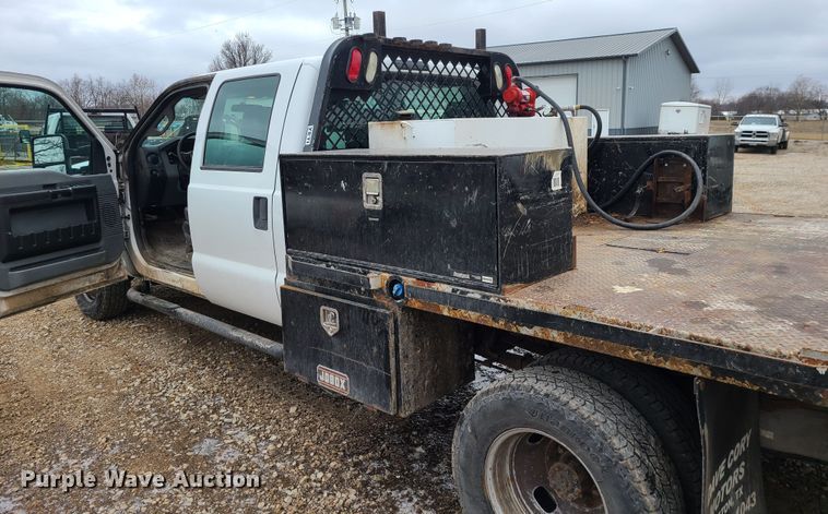 image for item JW9772 2013 Ford F350 Super Duty  Crew Cab flatbed pickup truck