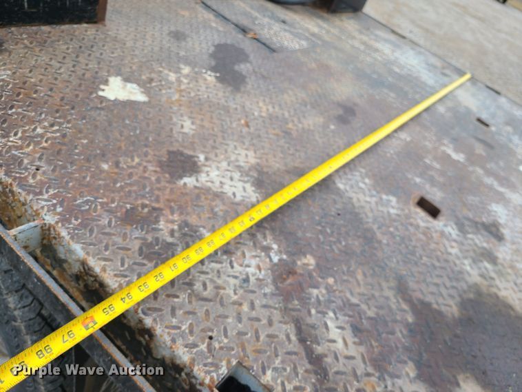 image for item JW9772 2013 Ford F350 Super Duty  Crew Cab flatbed pickup truck