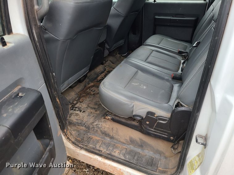 image for item JW9772 2013 Ford F350 Super Duty  Crew Cab flatbed pickup truck