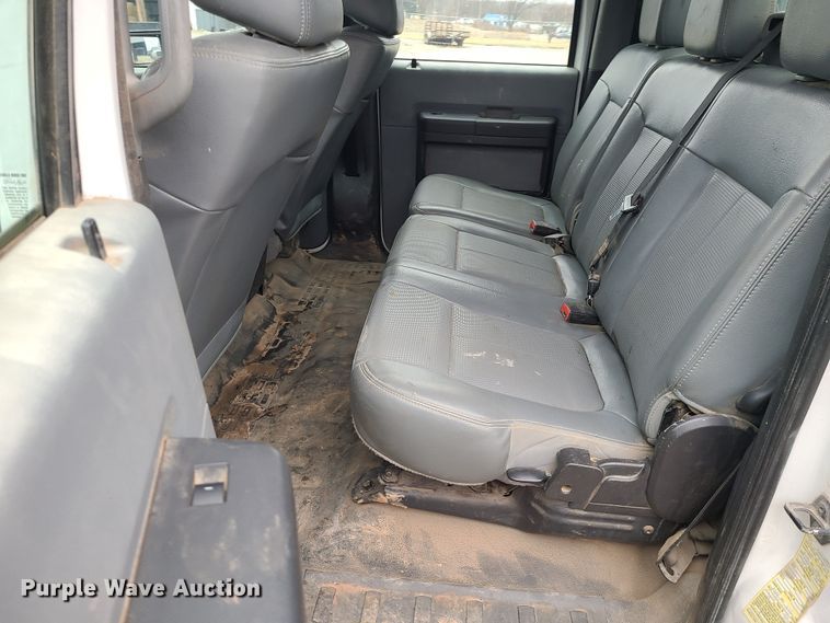 image for item JW9772 2013 Ford F350 Super Duty  Crew Cab flatbed pickup truck