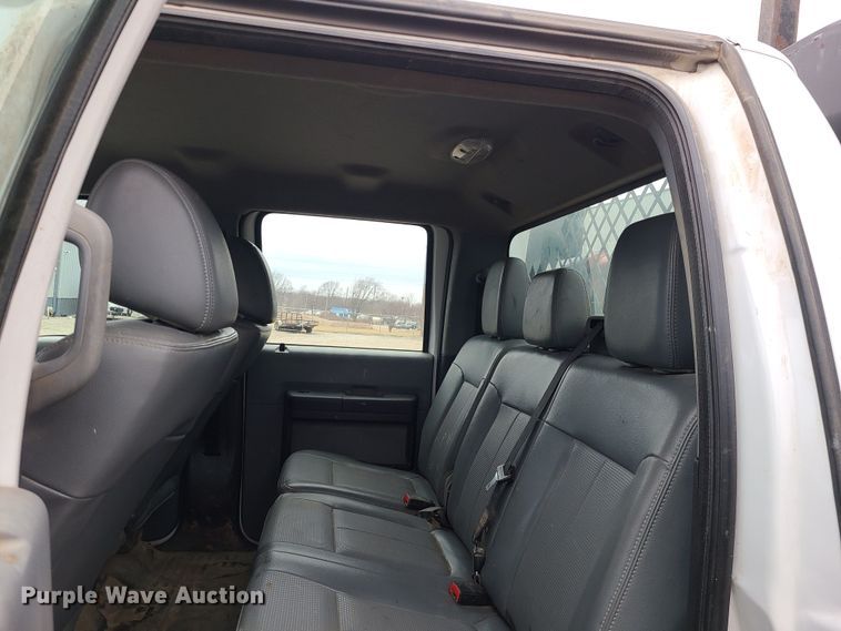 image for item JW9772 2013 Ford F350 Super Duty  Crew Cab flatbed pickup truck